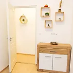 Joseph Hideaway דירה