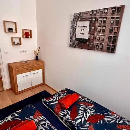 Joseph Central Hideaway דירה